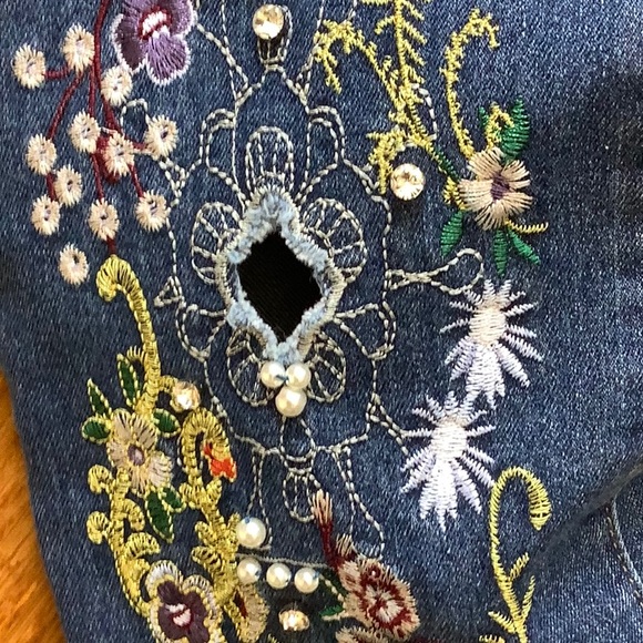 Venus Embroidered Cropped Ankle Blue Jeans - Picture 10 of 11